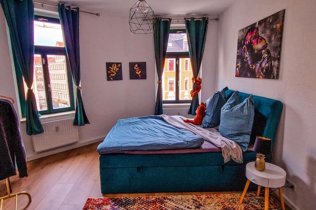 Monkey Magic Mansion 2 Bedroom Next To Tram And Apartment