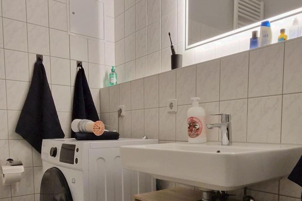 Monkey Magic Mansion 2 Bedroom Next To Tram And