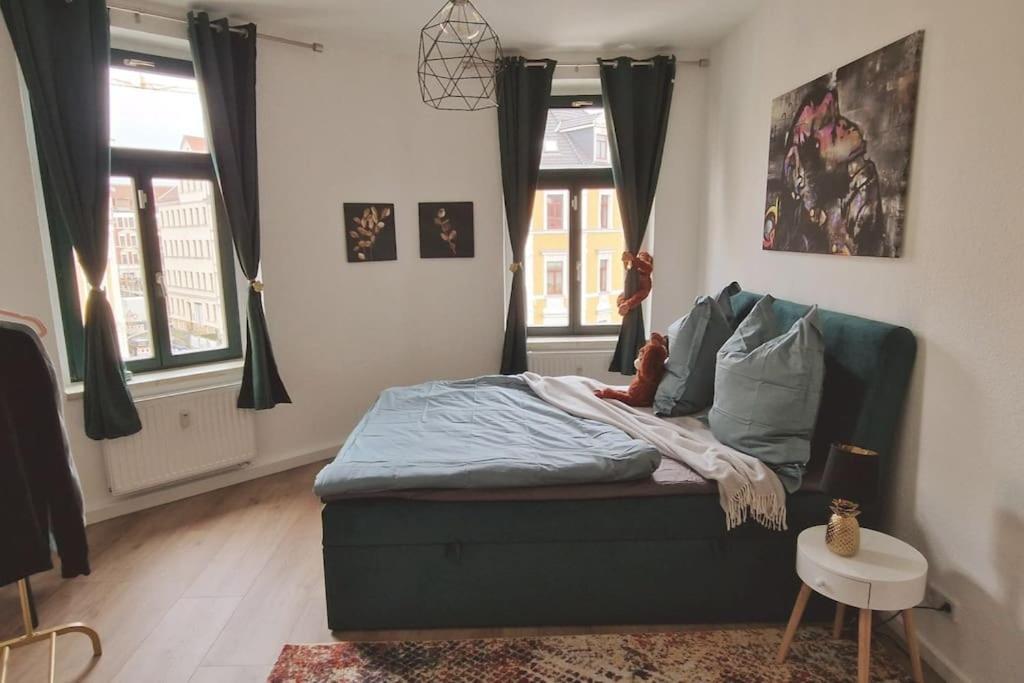 Monkey Magic Mansion 2 Bedroom Next To Tram And Apartment